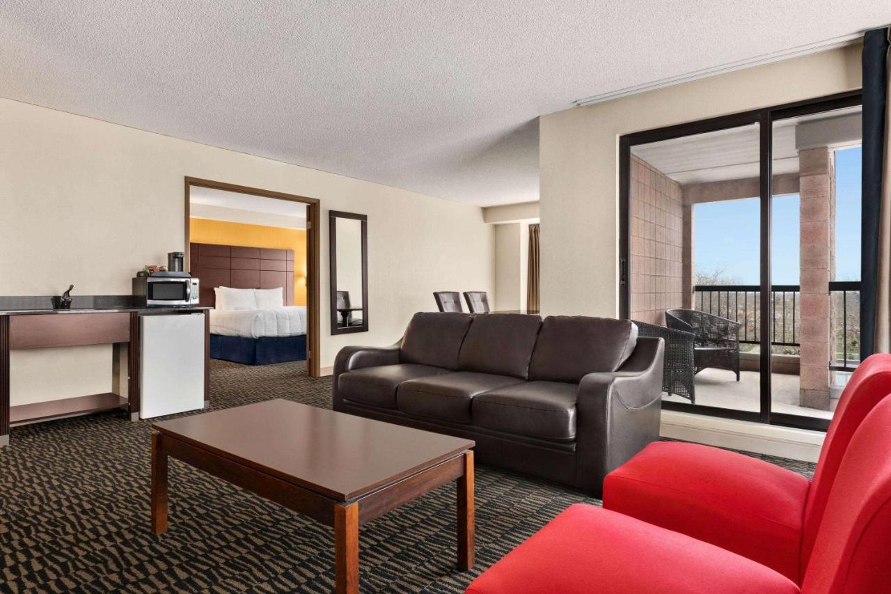 Ramada Plaza By Wyndham Niagara Falls Exterior photo