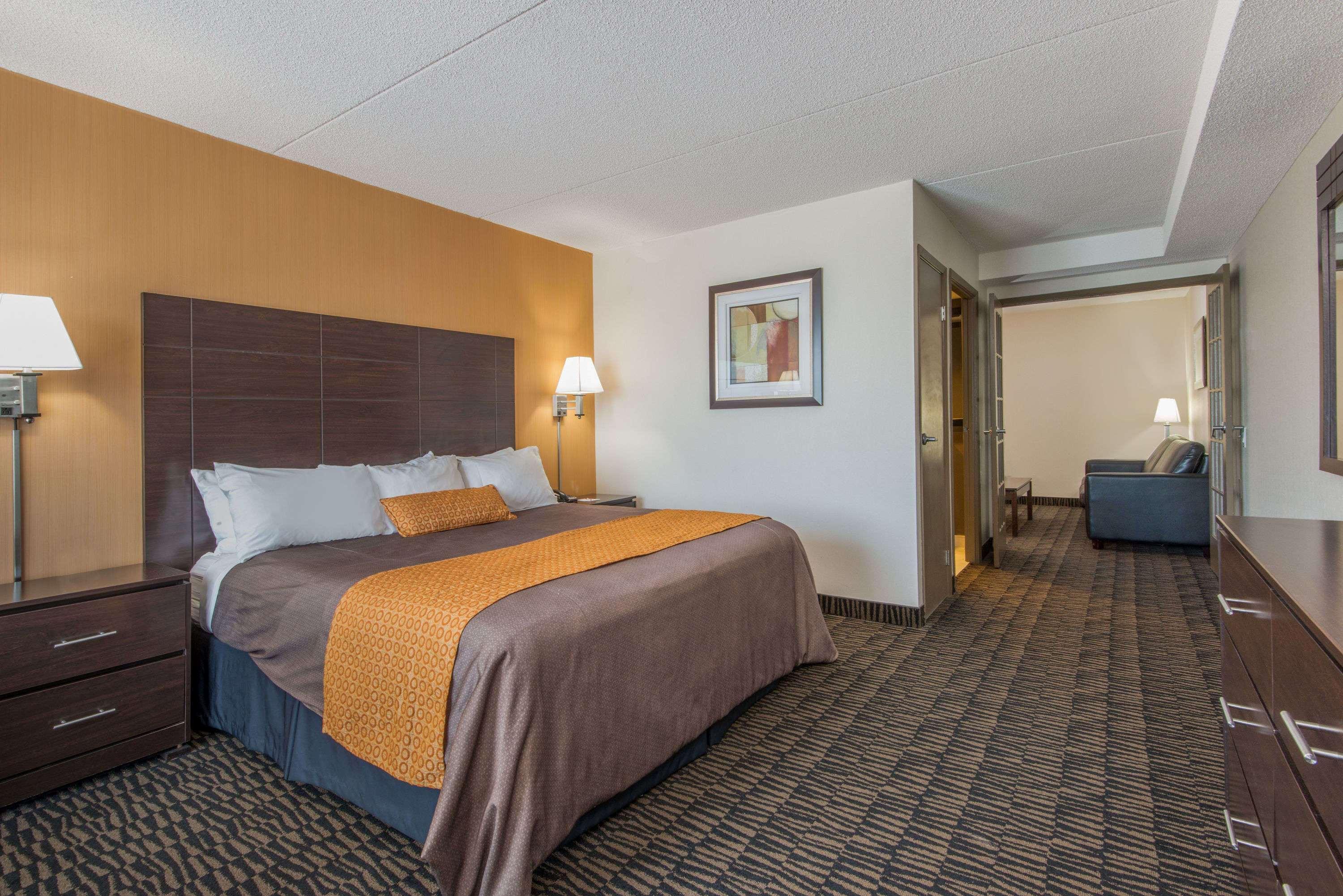 Ramada Plaza By Wyndham Niagara Falls Exterior photo