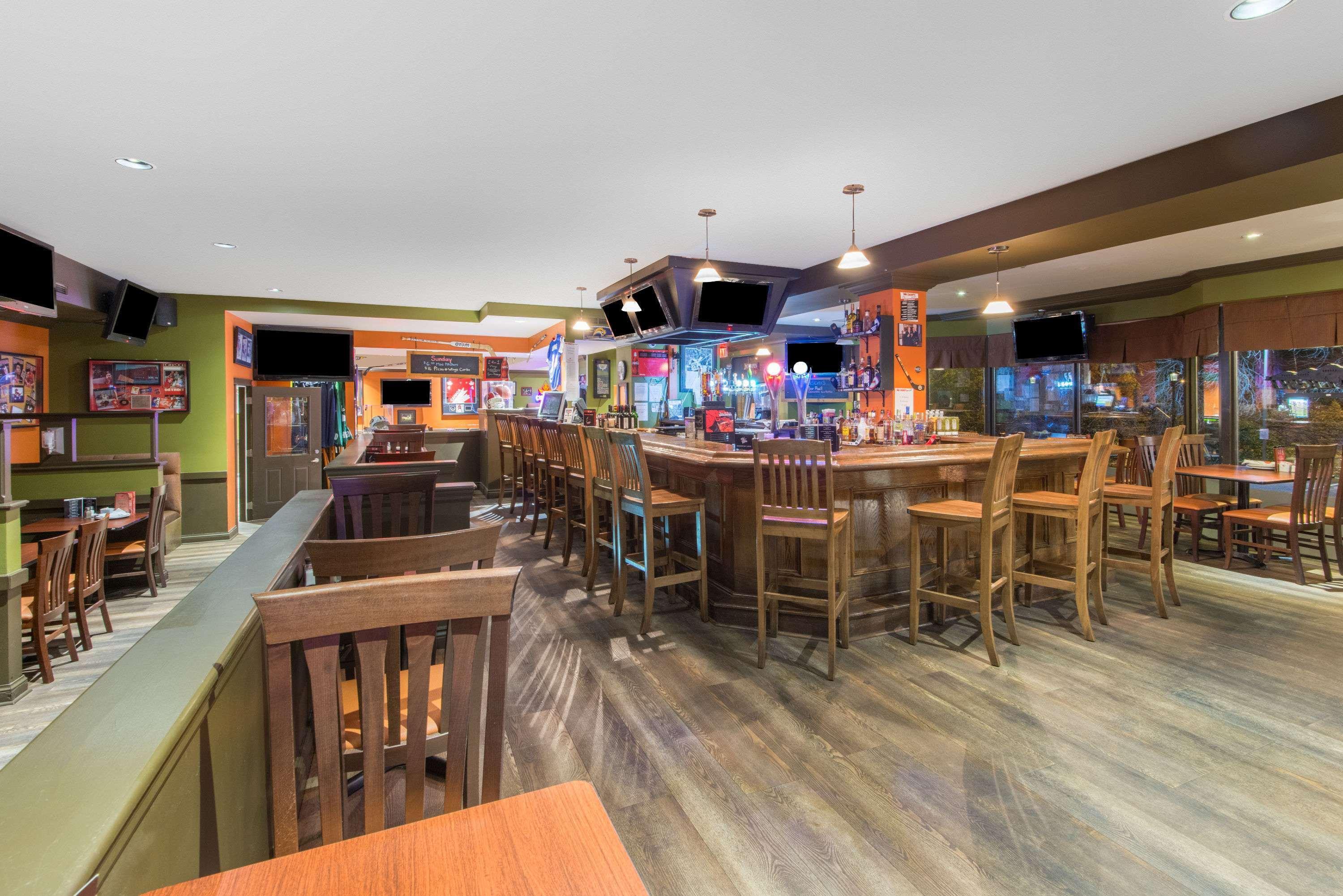 Ramada Plaza By Wyndham Niagara Falls Exterior photo