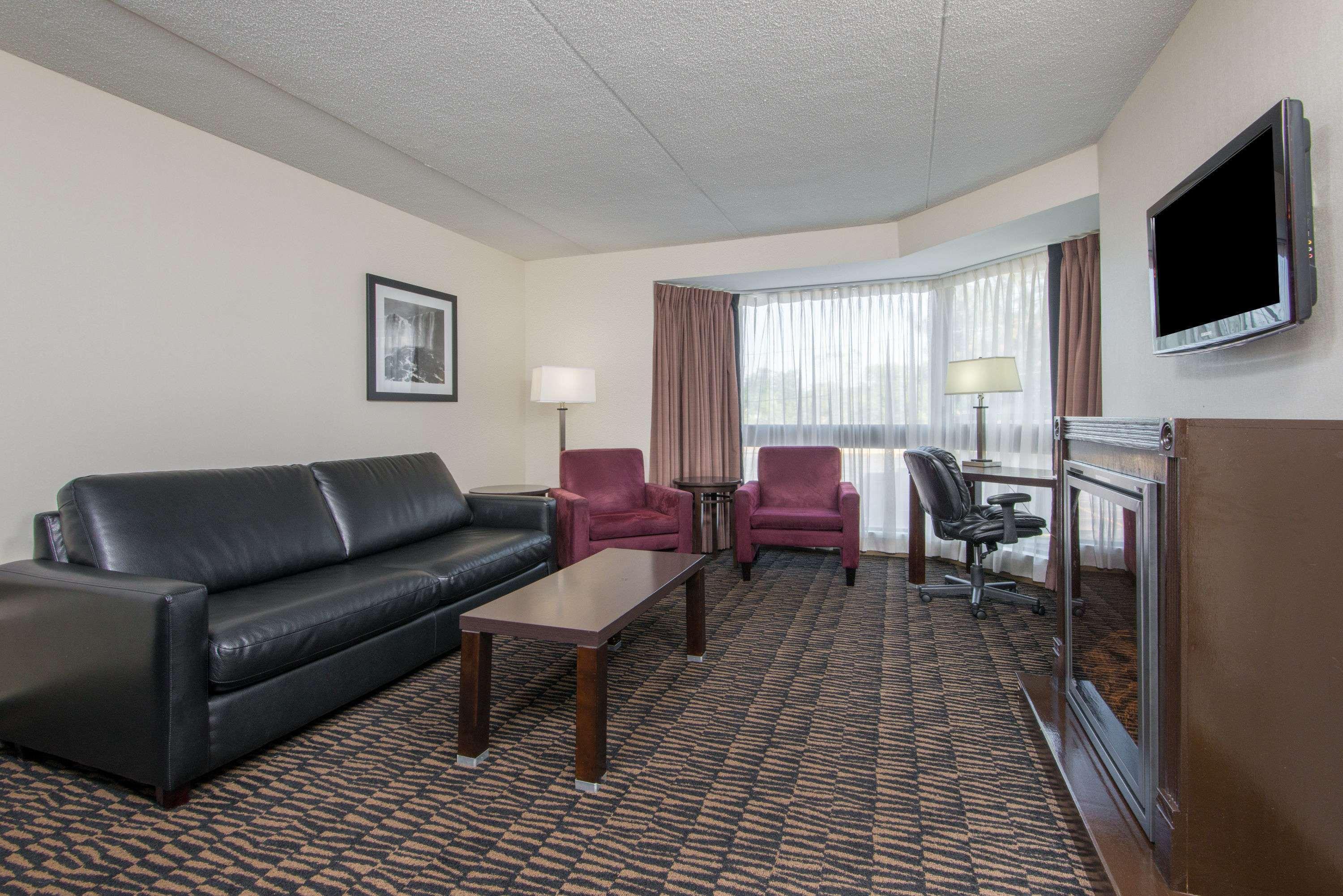 Ramada Plaza By Wyndham Niagara Falls Exterior photo