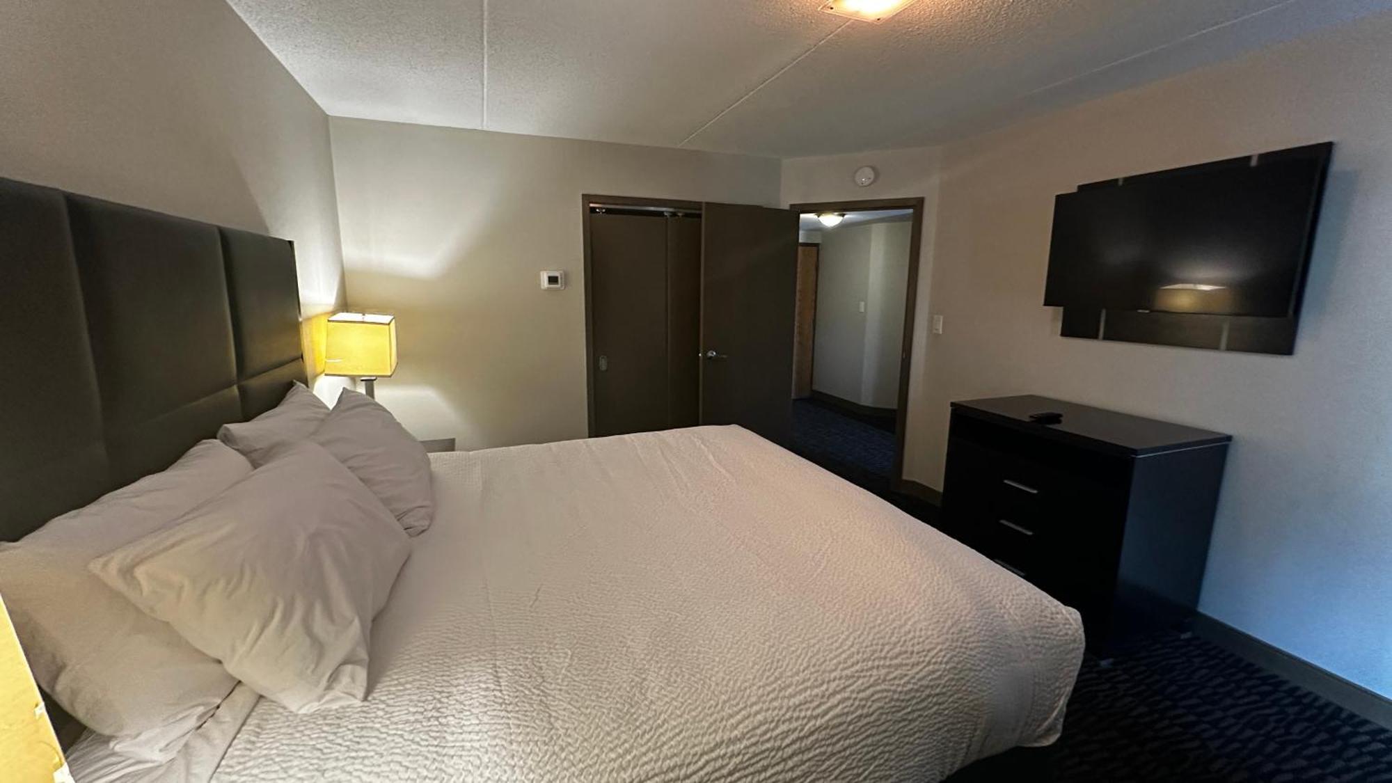 Ramada Plaza By Wyndham Niagara Falls Exterior photo