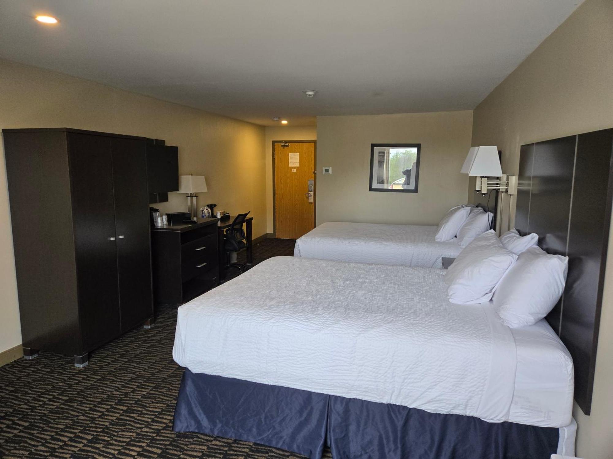 Ramada Plaza By Wyndham Niagara Falls Exterior photo