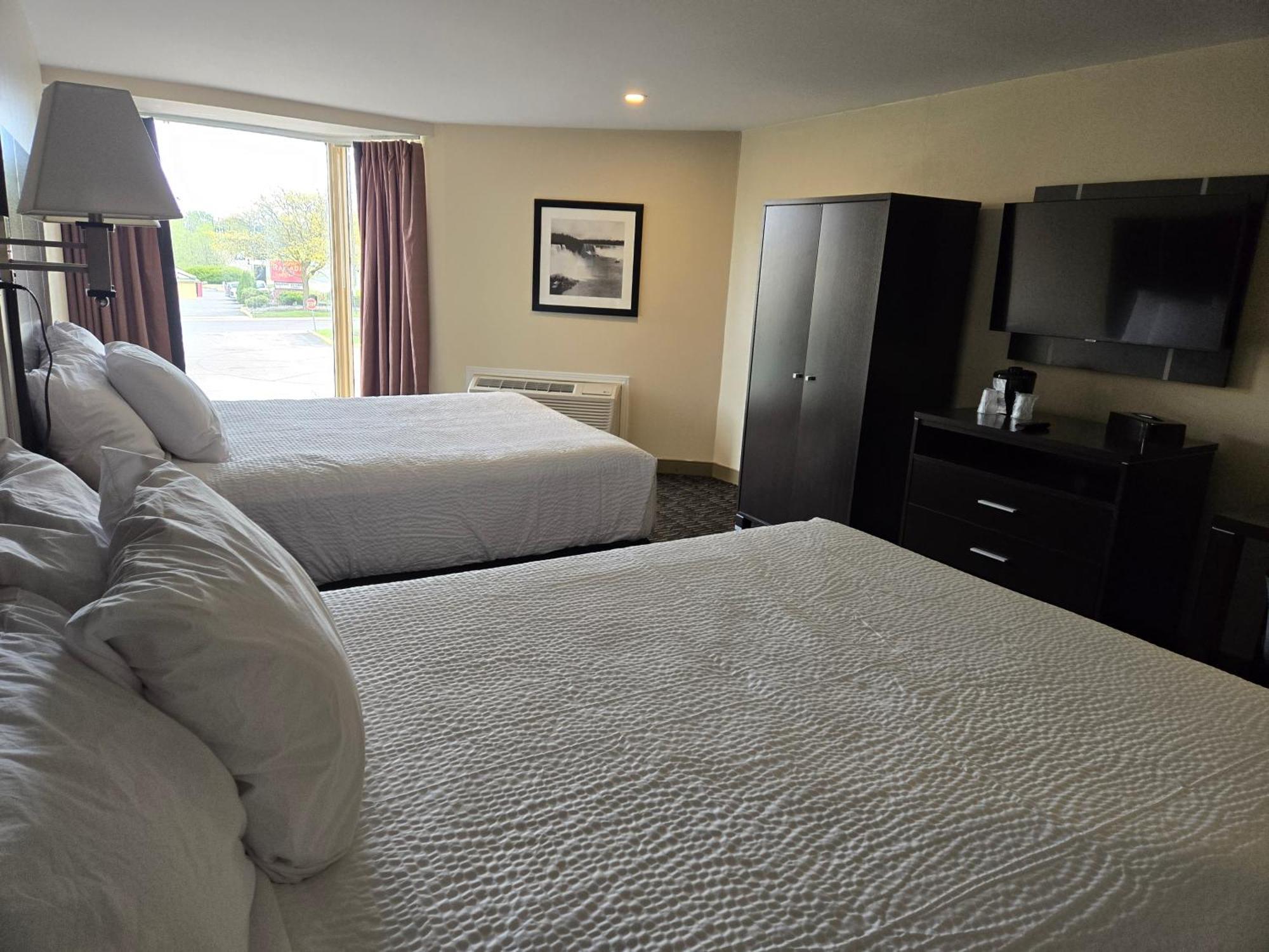 Ramada Plaza By Wyndham Niagara Falls Exterior photo