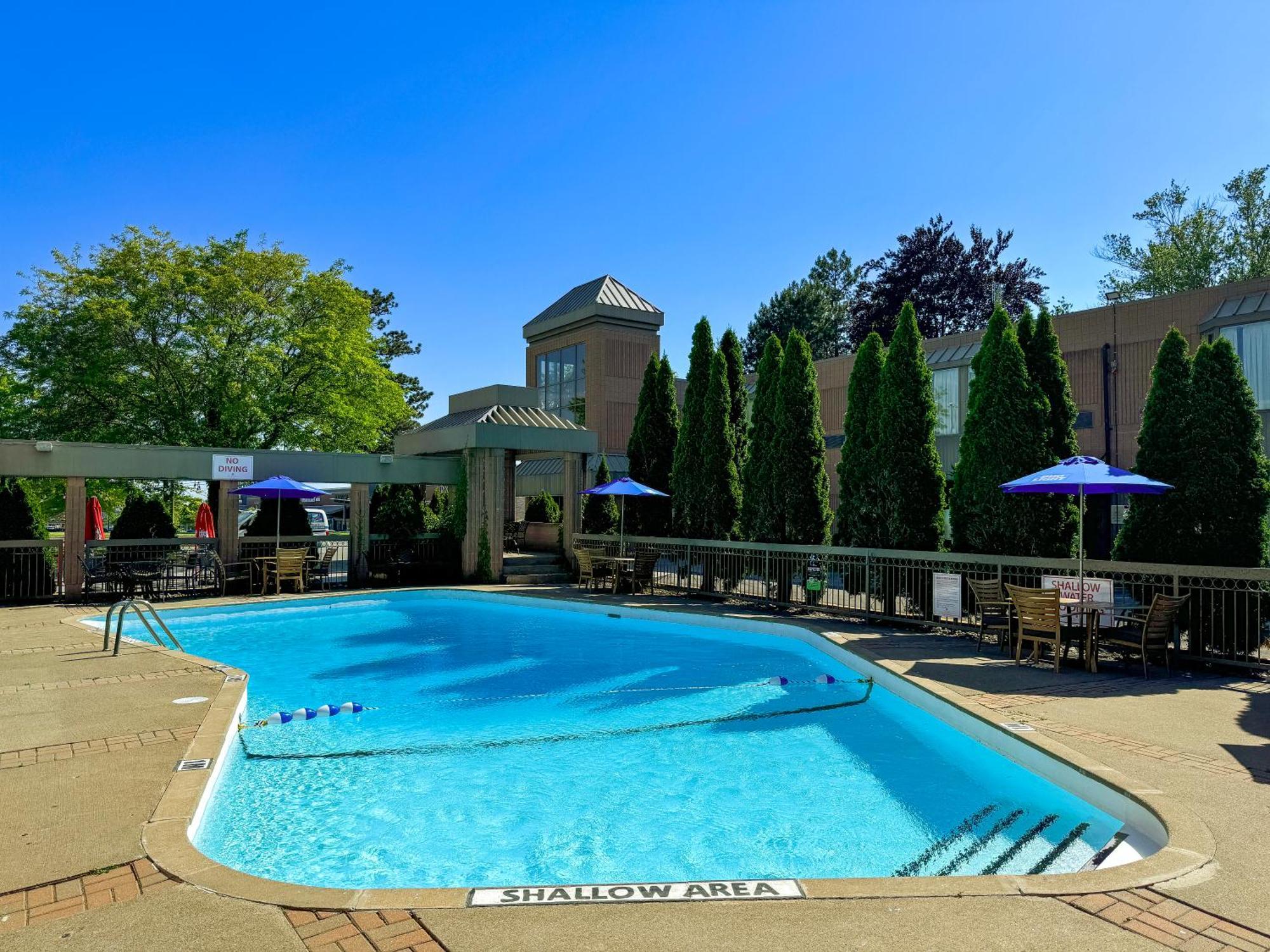 Ramada Plaza By Wyndham Niagara Falls Exterior photo